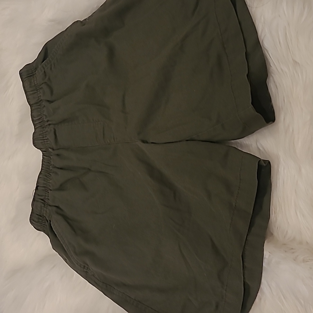 Basic Edition Size S Green Shorts